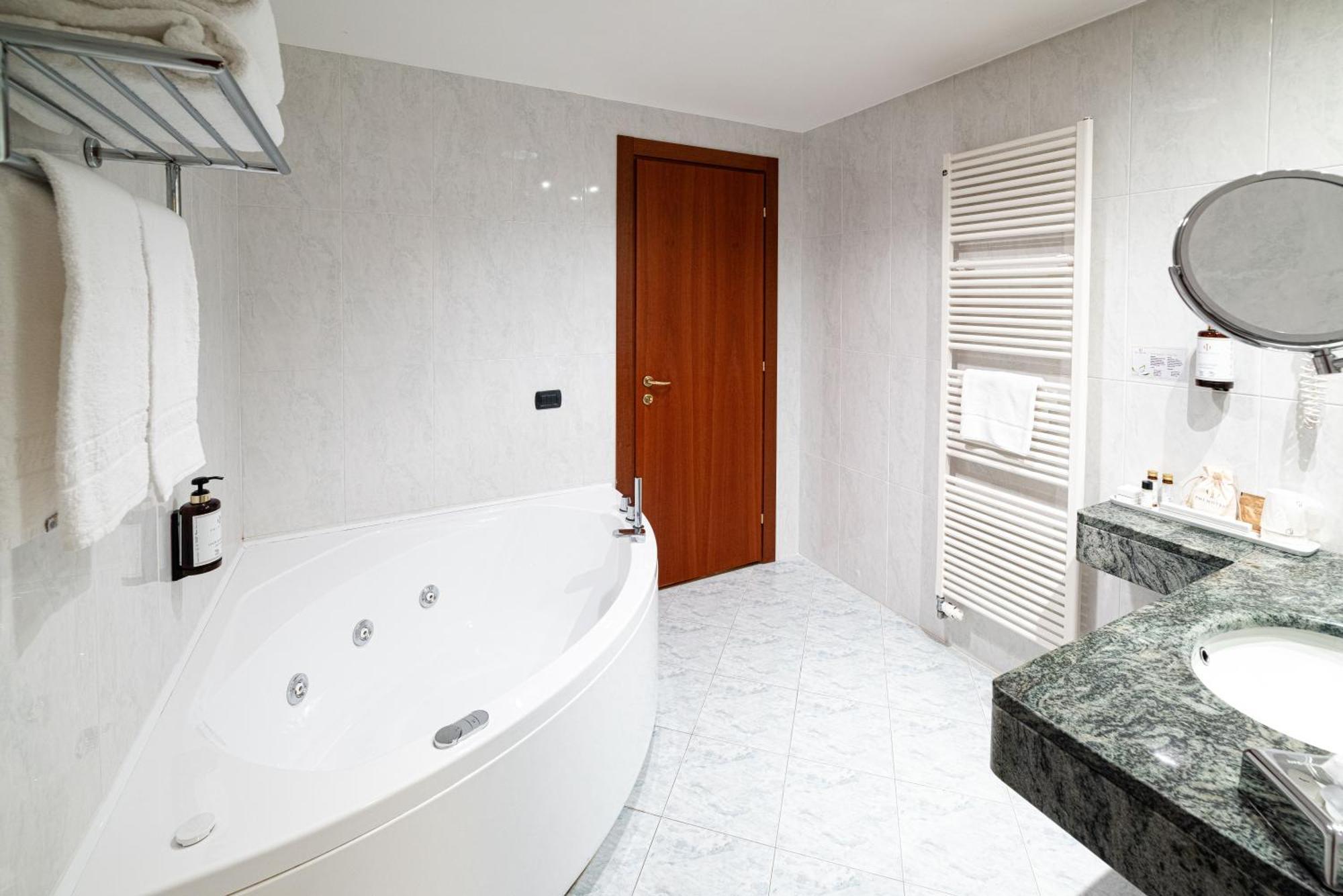 Phi Hotel Cavalieri Bra Luaran gambar